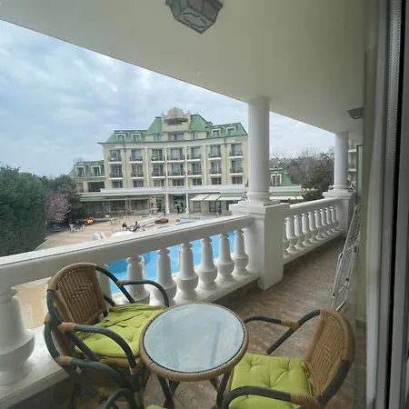 Apartcomplex Splendid 3* Saints Constantine and Helena