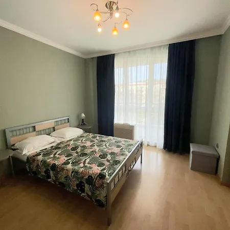 Apartcomplex Splendid Saints Constantine and Helena